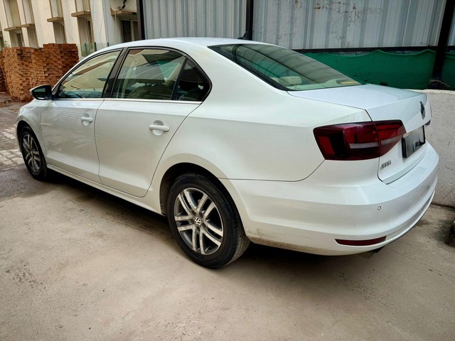 Second-hand 2016 Volkswagen Jetta 2.0L TDI Highline AT for sale in Chennai-5