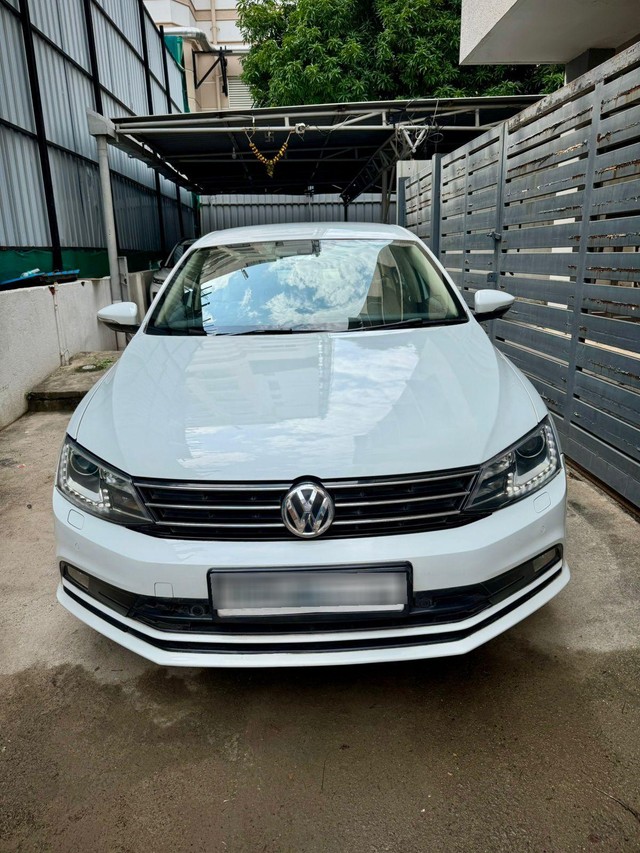 Second-hand 2016 Volkswagen Jetta 2.0L TDI Highline AT for sale in Chennai-3