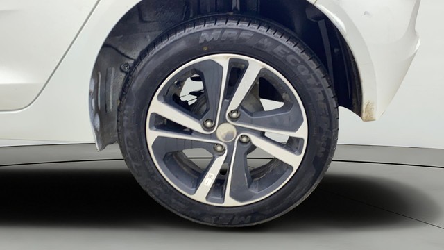 Second-hand 2023 Tata Altroz XZ Plus Diesel for sale in Coimbatore-27