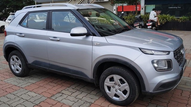 Second-hand 2022 Hyundai Venue S for sale in Rajkot-5