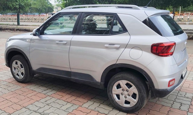 Second-hand 2022 Hyundai Venue S for sale in Rajkot-7