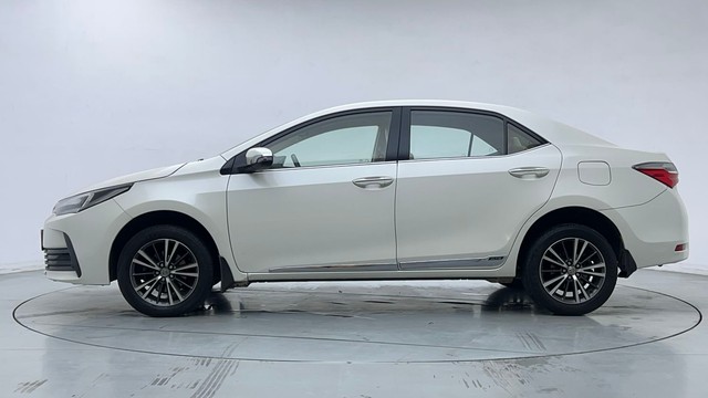 Second-hand 2018 Toyota Corolla Altis Petrol LE for sale in Noida-6