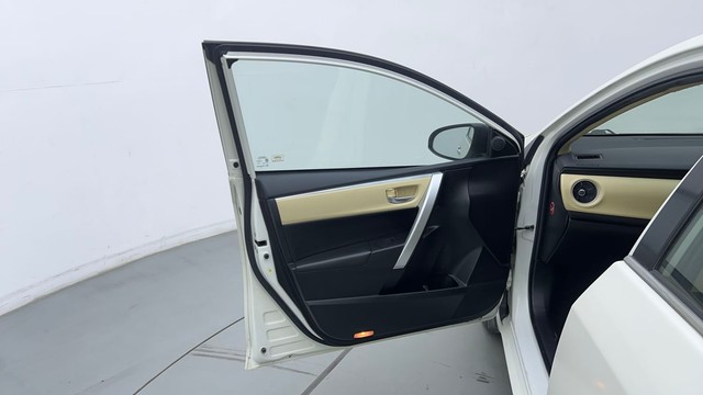 Second-hand 2018 Toyota Corolla Altis Petrol LE for sale in Noida-24