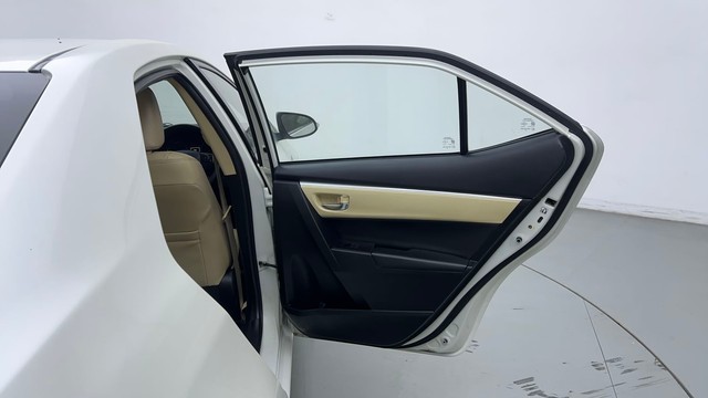 Second-hand 2018 Toyota Corolla Altis Petrol LE for sale in Noida-25