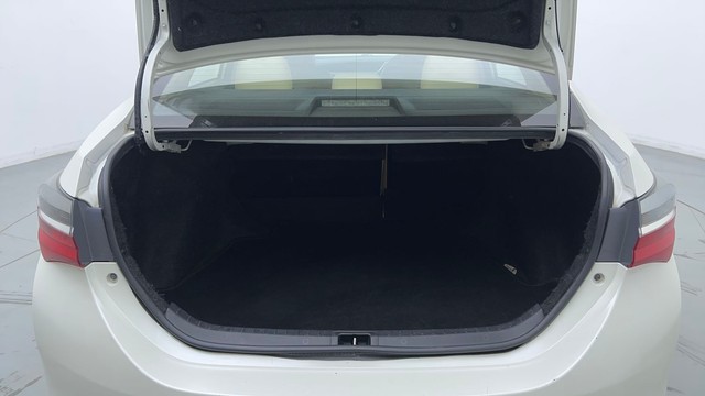 Second-hand 2018 Toyota Corolla Altis Petrol LE for sale in Noida-9