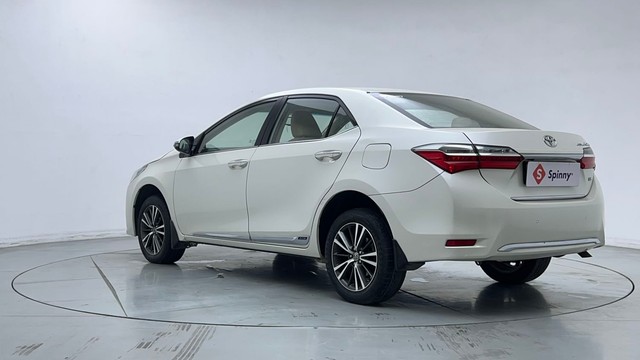 Second-hand 2018 Toyota Corolla Altis Petrol LE for sale in Noida-5