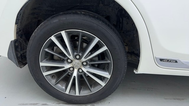 Second-hand 2018 Toyota Corolla Altis Petrol LE for sale in Noida-18