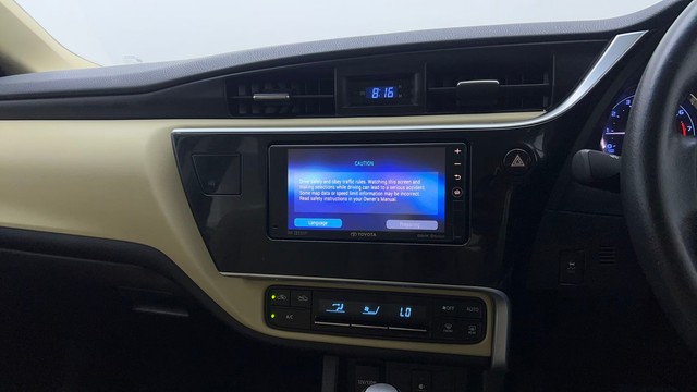 Second-hand 2018 Toyota Corolla Altis Petrol LE for sale in Noida-30