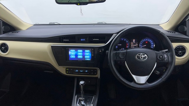 Second-hand 2018 Toyota Corolla Altis Petrol LE for sale in Noida-11