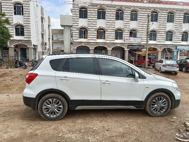 Second-hand 2017 Maruti S Cross DDiS 200 Zeta for sale in Gandhidham