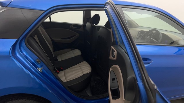 Second-hand 2018 Hyundai i20 1.2 Asta for sale in Mumbai-33