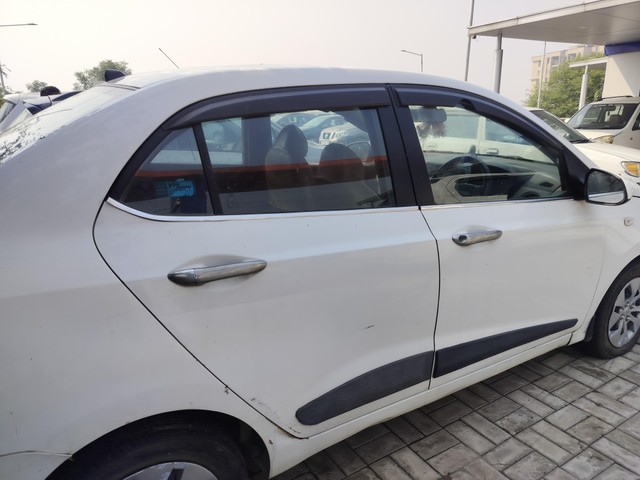 Second-hand 2017 Hyundai Xcent 1.2 CRDi E for sale in Etawah-4