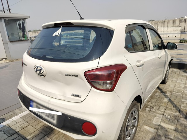 Second-hand 2018 Hyundai Grand i10 1.2 CRDi Sportz for sale in Etawah-3