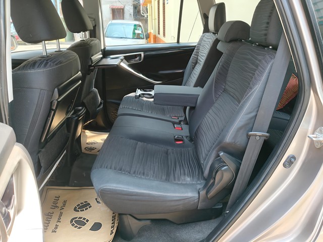 Toyota Innova Crysta 2.4 VX MT 8S BSIV Second-hand 2016 Toyota Innova Crysta 2.4 VX MT 8S BSIV for sale in Kolkata-9