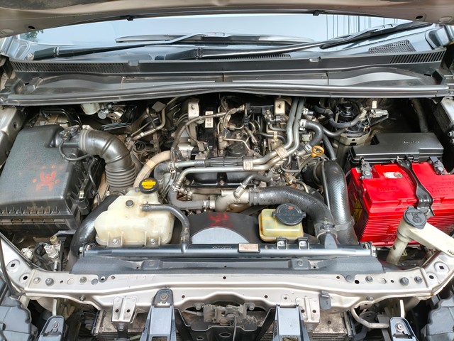 Toyota Innova Crysta 2.4 VX MT 8S BSIV Second-hand 2016 Toyota Innova Crysta 2.4 VX MT 8S BSIV for sale in Kolkata-3