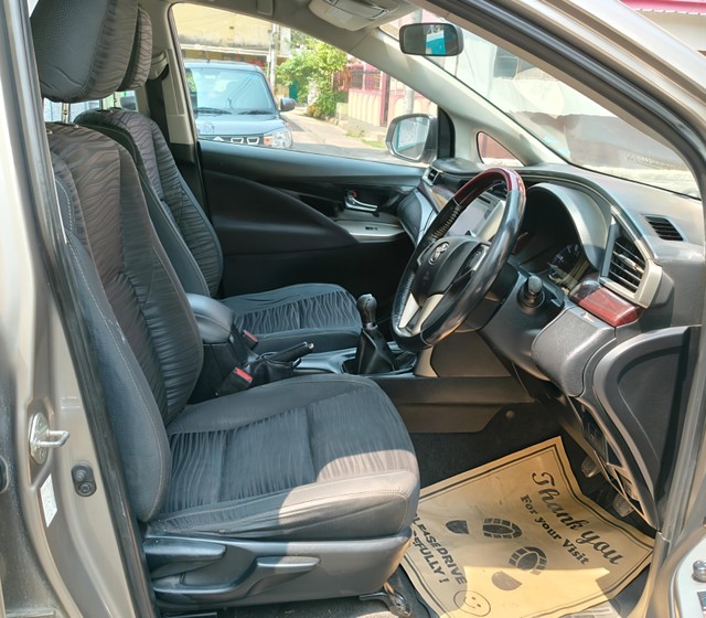 Toyota Innova Crysta 2.4 VX MT 8S BSIV Second-hand 2016 Toyota Innova Crysta 2.4 VX MT 8S BSIV for sale in Kolkata-4