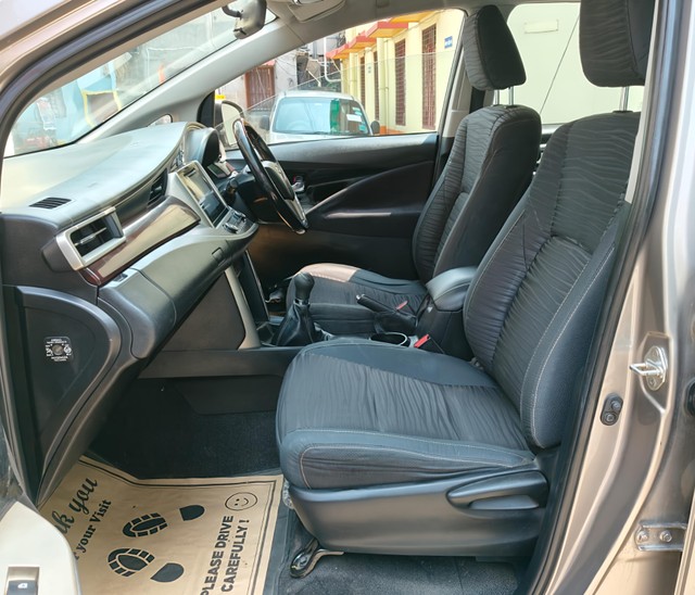 Toyota Innova Crysta 2.4 VX MT 8S BSIV Second-hand 2016 Toyota Innova Crysta 2.4 VX MT 8S BSIV for sale in Kolkata-8