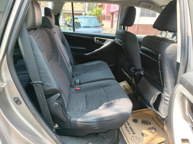 Toyota Innova Crysta 2.4 VX MT 8S BSIV Second-hand 2016 Toyota Innova Crysta 2.4 VX MT 8S BSIV for sale in Kolkata-6