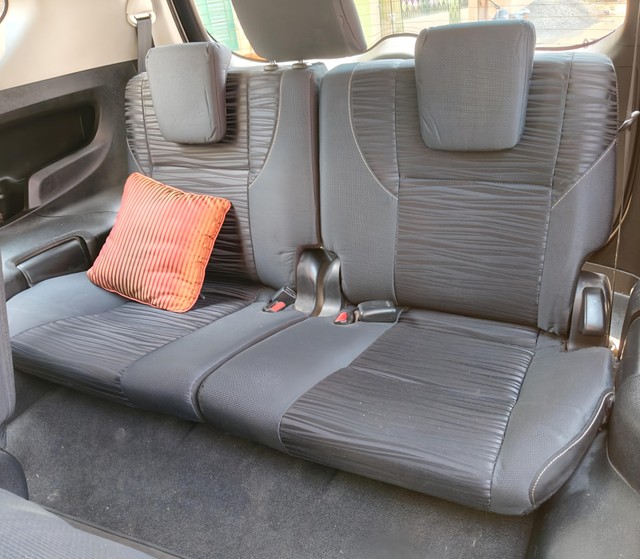 Toyota Innova Crysta 2.4 VX MT 8S BSIV Second-hand 2016 Toyota Innova Crysta 2.4 VX MT 8S BSIV for sale in Kolkata-10