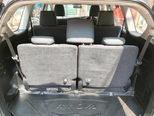 Toyota Innova Crysta 2.4 VX MT 8S BSIV Second-hand 2016 Toyota Innova Crysta 2.4 VX MT 8S BSIV for sale in Kolkata-16