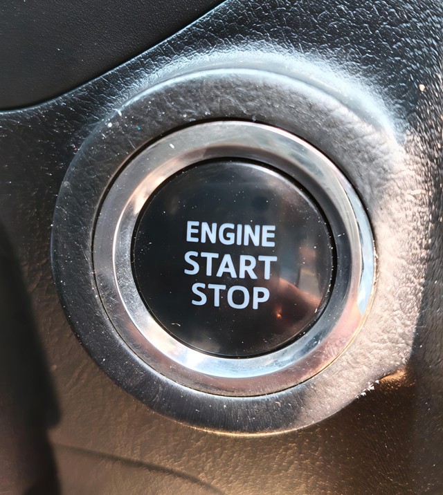 Toyota Innova Crysta 2.4 VX MT 8S BSIV Second-hand 2016 Toyota Innova Crysta 2.4 VX MT 8S BSIV for sale in Kolkata-15