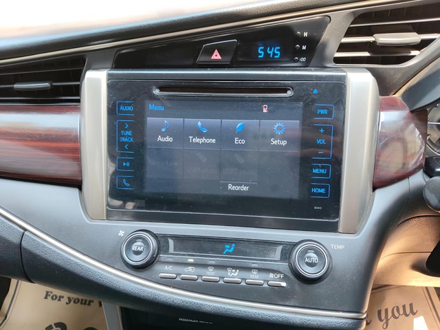 Toyota Innova Crysta 2.4 VX MT 8S BSIV Second-hand 2016 Toyota Innova Crysta 2.4 VX MT 8S BSIV for sale in Kolkata-11