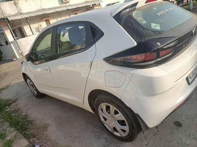 Second-hand 2024 Tata Altroz XM Plus CNG for sale in Mehsana-2