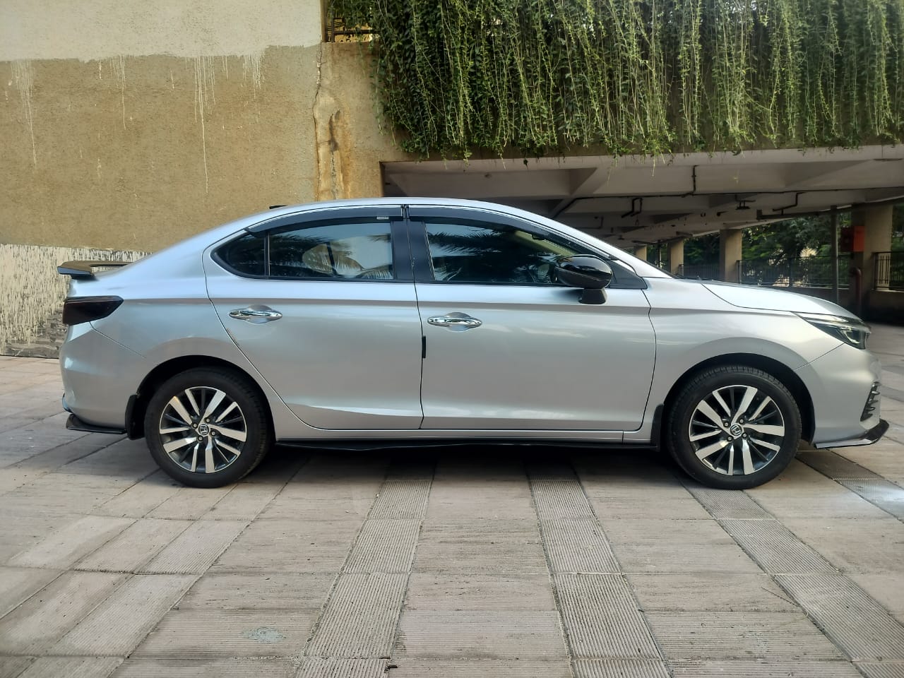 Buy Used Honda City ZX CVT of 2021 model @ 12,85,000 INR in Mumbai