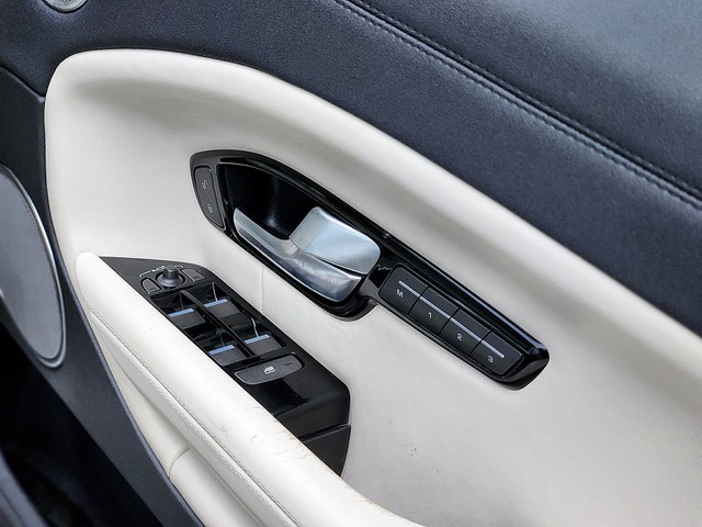 Second-hand 2019 Land Rover Range Rover Evoque 2.0 TD4 SE Dynamic for sale in New Delhi-27