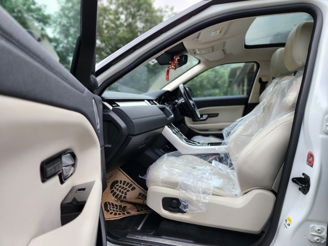 Second-hand 2019 Land Rover Range Rover Evoque 2.0 TD4 SE Dynamic for sale in New Delhi-16