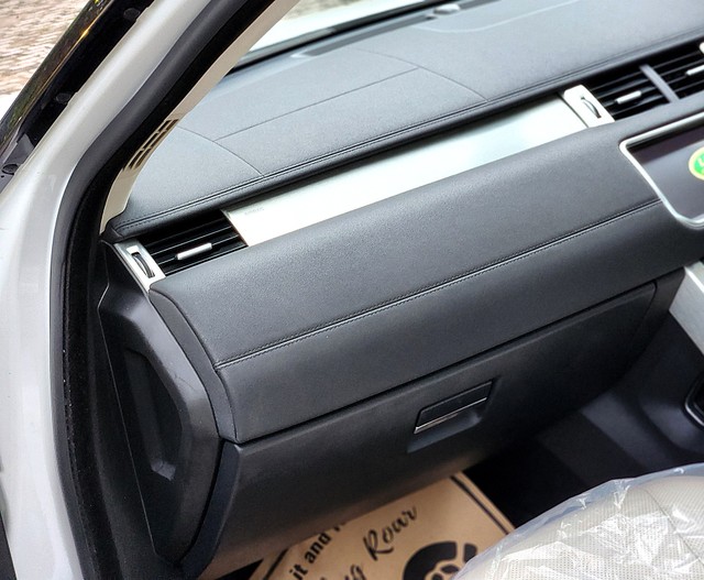 Second-hand 2019 Land Rover Range Rover Evoque 2.0 TD4 SE Dynamic for sale in New Delhi-18