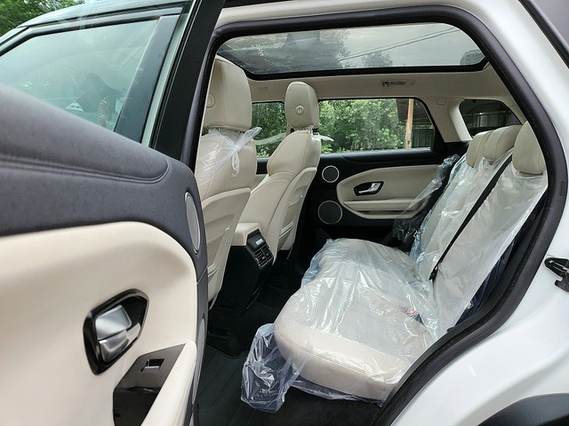 Second-hand 2019 Land Rover Range Rover Evoque 2.0 TD4 SE Dynamic for sale in New Delhi-14