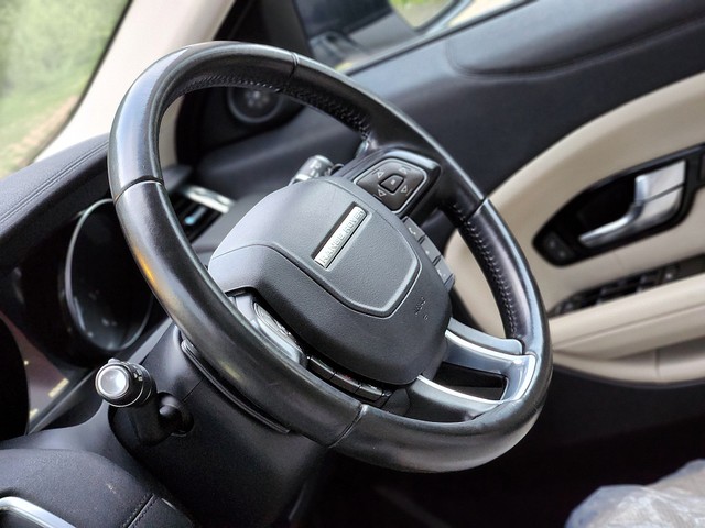 Second-hand 2019 Land Rover Range Rover Evoque 2.0 TD4 SE Dynamic for sale in New Delhi-20