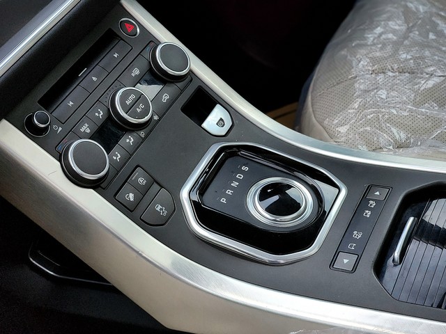 Second-hand 2019 Land Rover Range Rover Evoque 2.0 TD4 SE Dynamic for sale in New Delhi-29