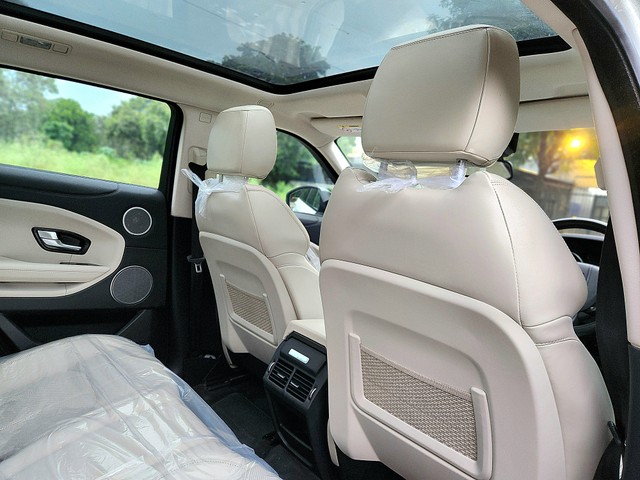 Second-hand 2019 Land Rover Range Rover Evoque 2.0 TD4 SE Dynamic for sale in New Delhi-17