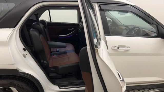 Second-hand 2023 Hyundai Alcazar Signature 6Str DCT for sale in Mumbai-31