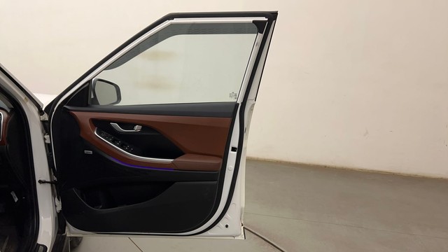 Second-hand 2023 Hyundai Alcazar Signature 6Str DCT for sale in Mumbai-16