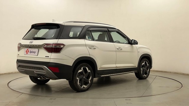 Second-hand 2023 Hyundai Alcazar Signature 6Str DCT for sale in Mumbai-3