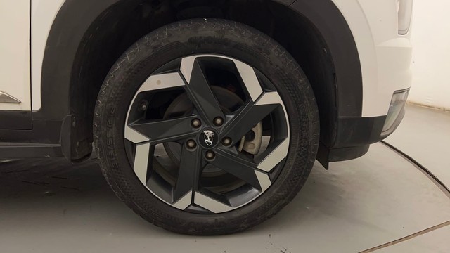 Second-hand 2023 Hyundai Alcazar Signature 6Str DCT for sale in Mumbai-17