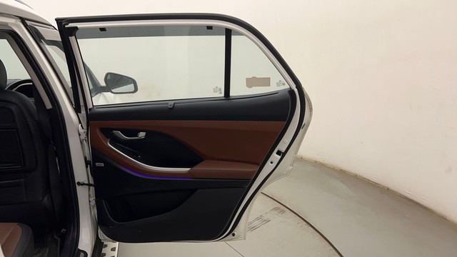 Second-hand 2023 Hyundai Alcazar Signature 6Str DCT for sale in Mumbai-27