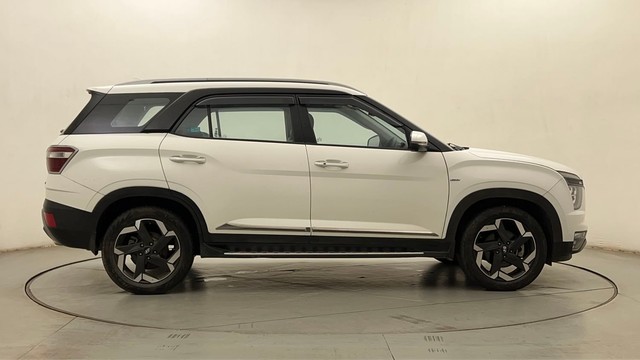 Second-hand 2023 Hyundai Alcazar Signature 6Str DCT for sale in Mumbai-2