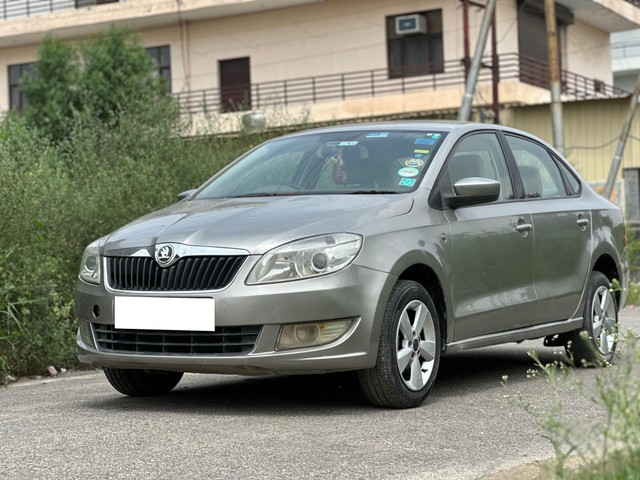 Second-hand 2015 Skoda Rapid 1.6 MPI Active for sale in Ghaziabad-2