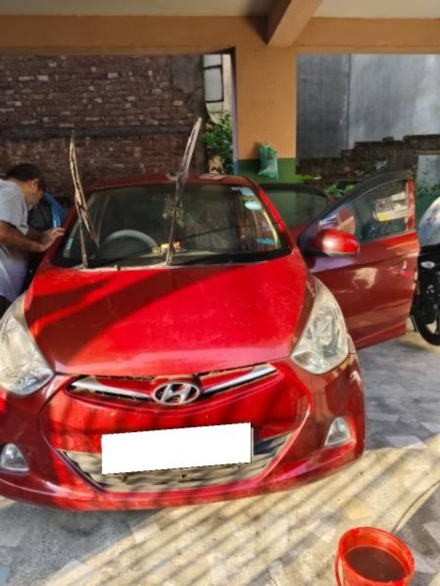 Second-hand 2012 Hyundai EON Sportz for sale in Kolkata-2