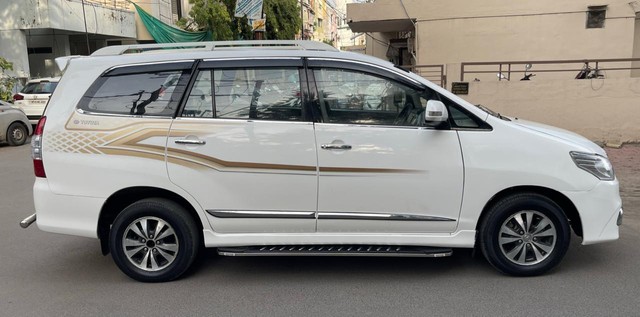 Second-hand 2015 Toyota Innova 2.5 G (Diesel) 7 Seater BS IV for sale in Indore-1