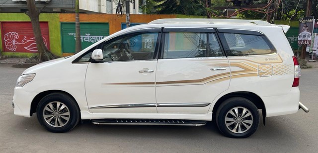 Second-hand 2015 Toyota Innova 2.5 G (Diesel) 7 Seater BS IV for sale in Indore-4