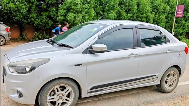 Second-hand 2018 Ford Aspire Titanium Blu Diesel for sale in Ahmedabad