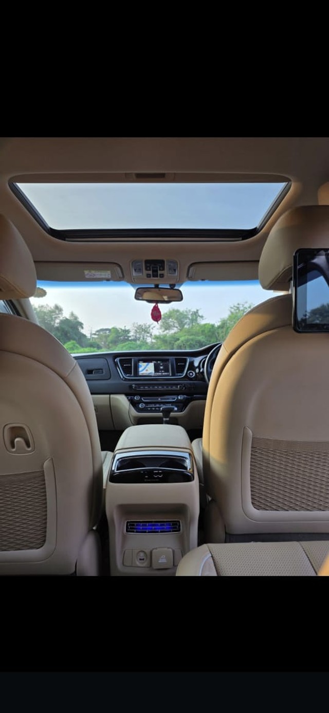 Second-hand 2023 Kia Carnival Limousine Plus for sale in Mumbai-10