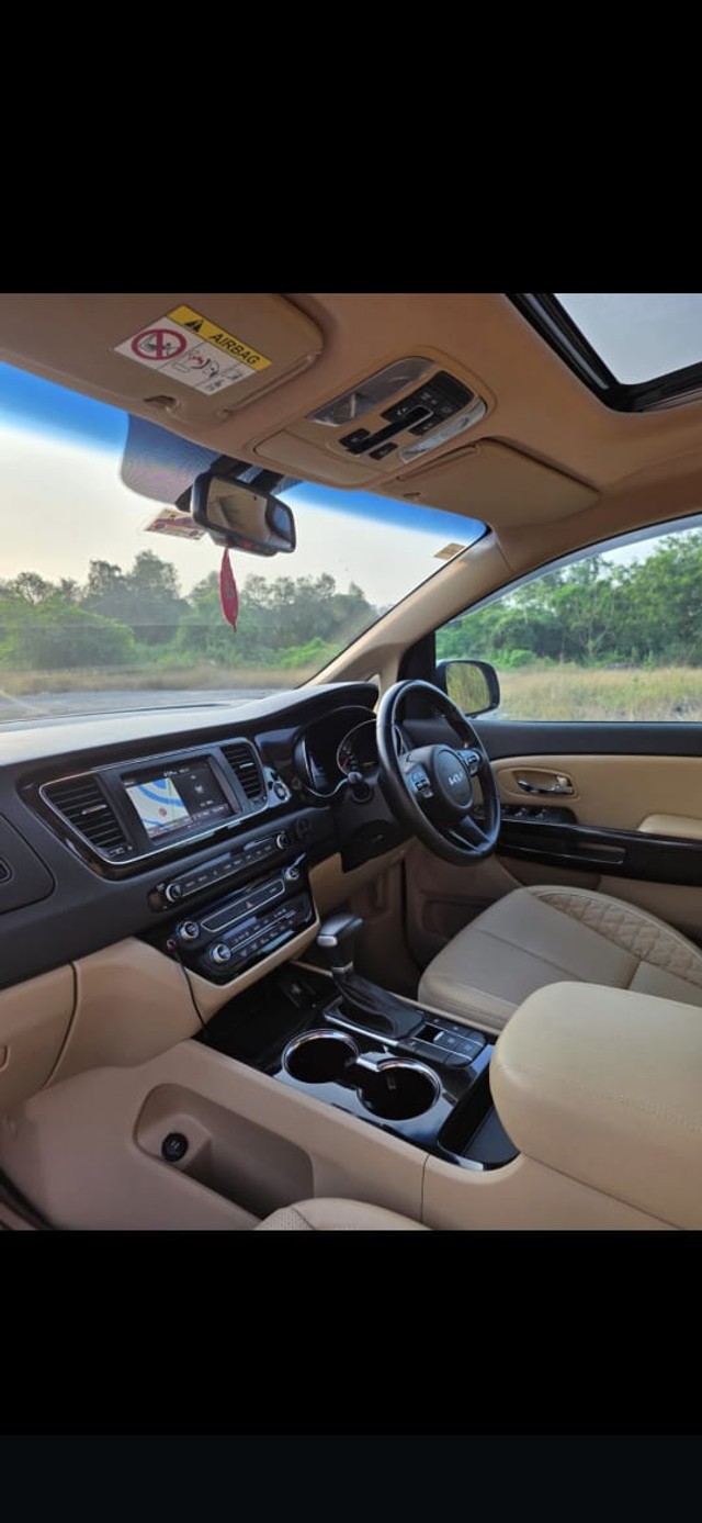 Second-hand 2023 Kia Carnival Limousine Plus for sale in Mumbai-13