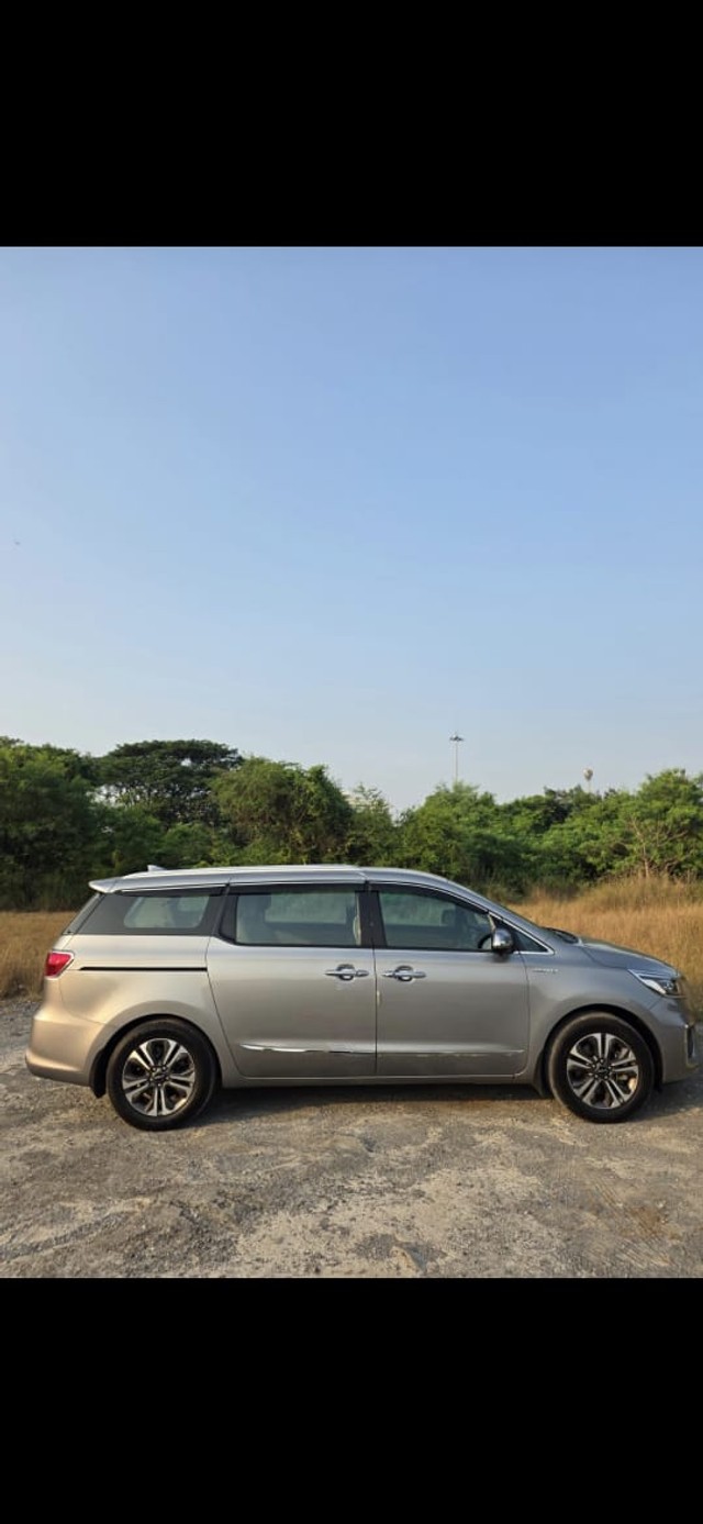 Second-hand 2023 Kia Carnival Limousine Plus for sale in Mumbai-2