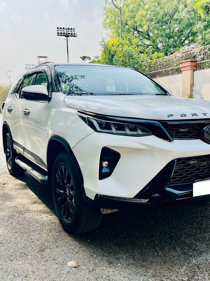 2022 Toyota Fortuner 4x4 डीजल AT बीएस6